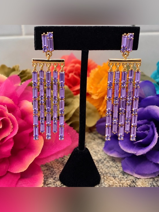 Bloomingdale's Jewelry - BRAND NEW Light amethyst color dangling crystal earrings, 🔥18k gold plated.